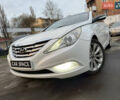 Белый Хендай Соната, объемом двигателя 2.36 л и пробегом 230 тыс. км за 9850 $, фото 3 на Automoto.ua