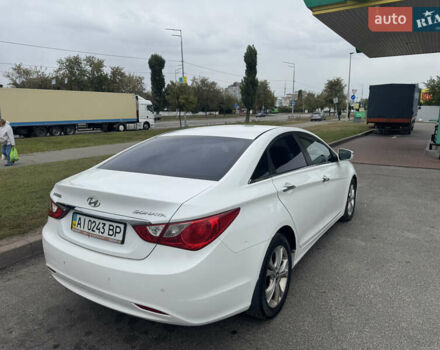 Белый Хендай Соната, объемом двигателя 2 л и пробегом 306 тыс. км за 6400 $, фото 4 на Automoto.ua