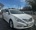 Белый Хендай Соната, объемом двигателя 2.36 л и пробегом 197 тыс. км за 8000 $, фото 1 на Automoto.ua