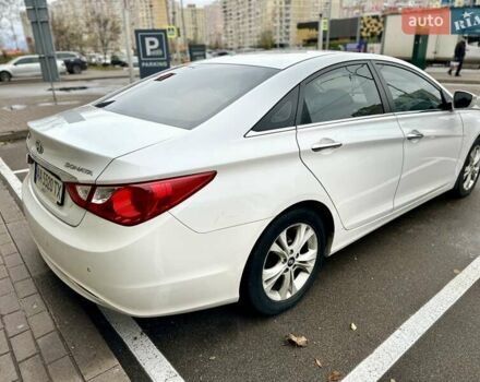 Белый Хендай Соната, объемом двигателя 2 л и пробегом 160 тыс. км за 7500 $, фото 8 на Automoto.ua