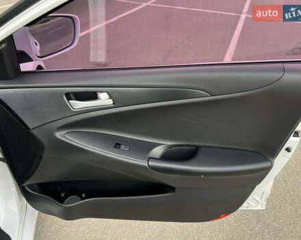 Хендай Соната 2011 в Киеве на Automoto.ua Белый Хендай Соната, объемом двигателя 2 л и пробегом 291 тыс. км за 7600 $, фото 14 на Automoto.ua