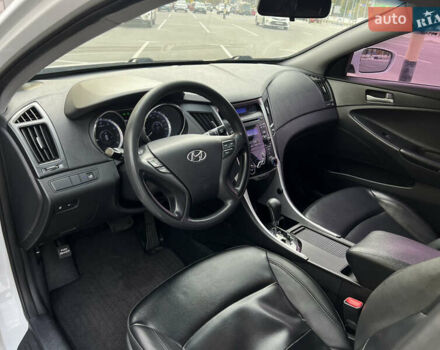 Хендай Соната 2011 в Киеве на Automoto.ua Белый Хендай Соната, объемом двигателя 2 л и пробегом 291 тыс. км за 7600 $, фото 11 на Automoto.ua