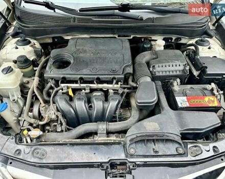 Белый Хендай Соната, объемом двигателя 2 л и пробегом 160 тыс. км за 7500 $, фото 16 на Automoto.ua