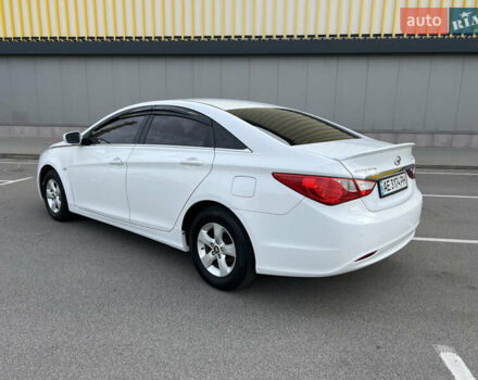 Хендай Соната 2011 в Киеве на Automoto.ua Белый Хендай Соната, объемом двигателя 2 л и пробегом 291 тыс. км за 7600 $, фото 4 на Automoto.ua