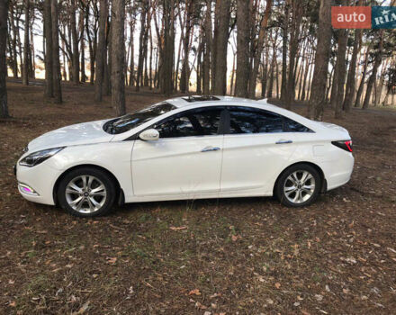 Белый Хендай Соната, объемом двигателя 2.36 л и пробегом 288 тыс. км за 7200 $, фото 1 на Automoto.ua