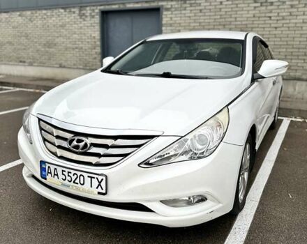 Белый Хендай Соната, объемом двигателя 2 л и пробегом 160 тыс. км за 7500 $, фото 3 на Automoto.ua