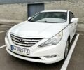 Белый Хендай Соната, объемом двигателя 2 л и пробегом 160 тыс. км за 7500 $, фото 3 на Automoto.ua