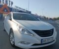 Белый Хендай Соната, объемом двигателя 2 л и пробегом 190 тыс. км за 7900 $, фото 1 на Automoto.ua
