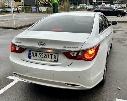 Белый Хендай Соната, объемом двигателя 2 л и пробегом 160 тыс. км за 7500 $, фото 2 на Automoto.ua