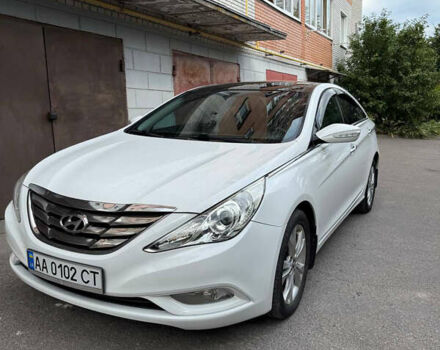 Белый Хендай Соната, объемом двигателя 2.4 л и пробегом 224 тыс. км за 9300 $, фото 1 на Automoto.ua