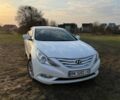Білий Хендай Соната, об'ємом двигуна 2 л та пробігом 233 тис. км за 8499 $, фото 1 на Automoto.ua