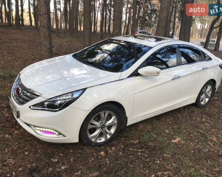 Белый Хендай Соната, объемом двигателя 2.36 л и пробегом 288 тыс. км за 7200 $, фото 2 на Automoto.ua