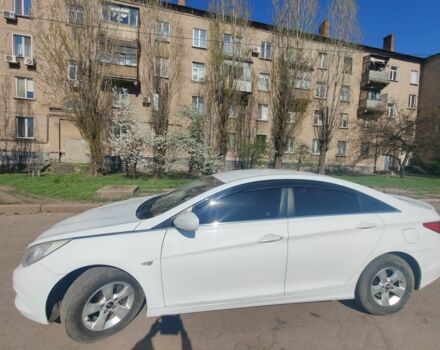 Белый Хендай Соната, объемом двигателя 2 л и пробегом 290 тыс. км за 6000 $, фото 2 на Automoto.ua
