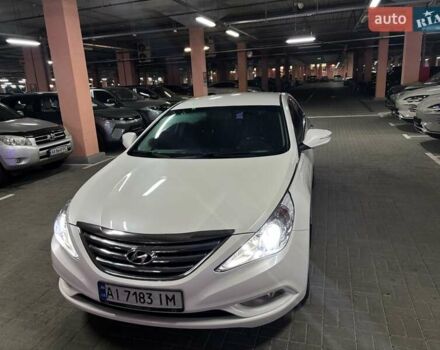 Белый Хендай Соната, объемом двигателя 2 л и пробегом 249 тыс. км за 9500 $, фото 1 на Automoto.ua