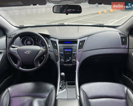Хендай Соната 2011 в Киеве на Automoto.ua Белый Хендай Соната, объемом двигателя 2 л и пробегом 291 тыс. км за 7600 $, фото 18 на Automoto.ua