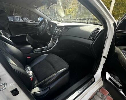 Білий Хендай Соната, об'ємом двигуна 2.36 л та пробігом 197 тис. км за 8000 $, фото 8 на Automoto.ua