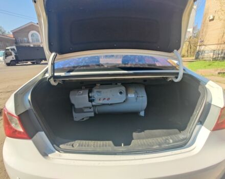 Белый Хендай Соната, объемом двигателя 2 л и пробегом 290 тыс. км за 6000 $, фото 5 на Automoto.ua