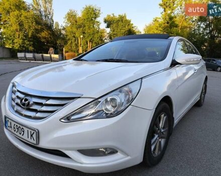 Білий Хендай Соната, об'ємом двигуна 2.36 л та пробігом 693 тис. км за 7500 $, фото 1 на Automoto.ua