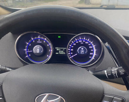 Белый Хендай Соната, объемом двигателя 2.36 л и пробегом 169 тыс. км за 8500 $, фото 4 на Automoto.ua