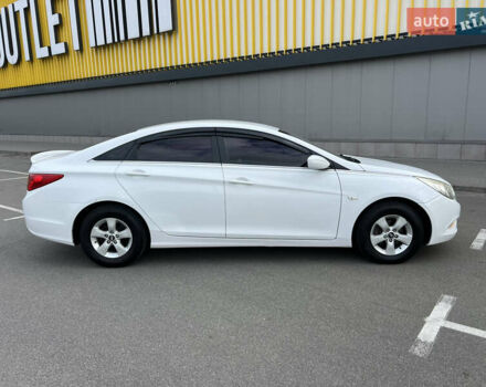 Хендай Соната 2011 в Киеве на Automoto.ua Белый Хендай Соната, объемом двигателя 2 л и пробегом 291 тыс. км за 7600 $, фото 2 на Automoto.ua