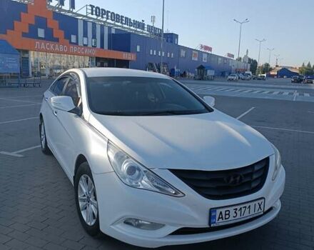 Белый Хендай Соната, объемом двигателя 2 л и пробегом 190 тыс. км за 7900 $, фото 2 на Automoto.ua