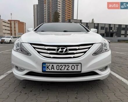 Белый Хендай Соната, объемом двигателя 2.36 л и пробегом 97 тыс. км за 13200 $, фото 1 на Automoto.ua