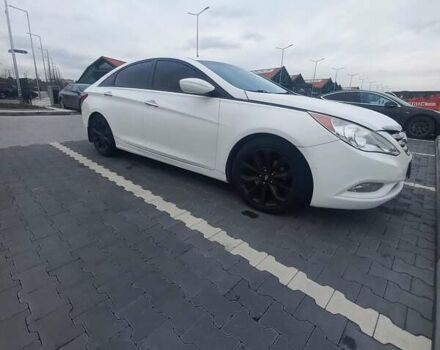 Белый Хендай Соната, объемом двигателя 2.36 л и пробегом 171 тыс. км за 8300 $, фото 2 на Automoto.ua