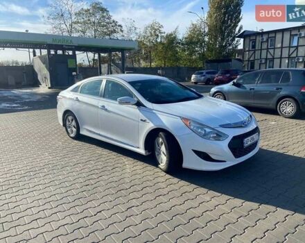 Белый Хендай Соната, объемом двигателя 2.4 л и пробегом 180 тыс. км за 8200 $, фото 1 на Automoto.ua