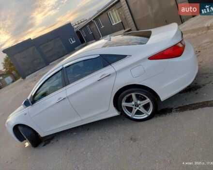 Белый Хендай Соната, объемом двигателя 2 л и пробегом 202 тыс. км за 8400 $, фото 6 на Automoto.ua