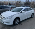 Белый Хендай Соната, объемом двигателя 2 л и пробегом 199 тыс. км за 9000 $, фото 1 на Automoto.ua