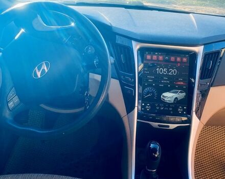 Белый Хендай Соната, объемом двигателя 2.4 л и пробегом 160 тыс. км за 9700 $, фото 7 на Automoto.ua