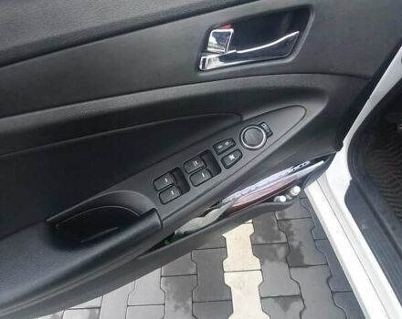 Белый Хендай Соната, объемом двигателя 2.36 л и пробегом 171 тыс. км за 8300 $, фото 8 на Automoto.ua