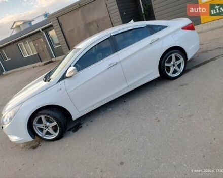 Белый Хендай Соната, объемом двигателя 2 л и пробегом 202 тыс. км за 8400 $, фото 4 на Automoto.ua