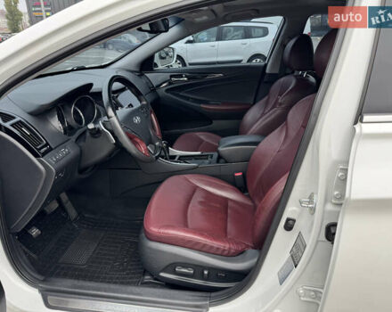 Белый Хендай Соната, объемом двигателя 2.36 л и пробегом 98 тыс. км за 12200 $, фото 14 на Automoto.ua