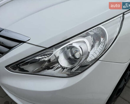 Белый Хендай Соната, объемом двигателя 2.36 л и пробегом 98 тыс. км за 12200 $, фото 9 на Automoto.ua