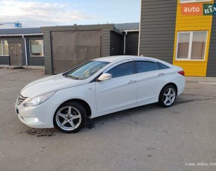 Белый Хендай Соната, объемом двигателя 2 л и пробегом 202 тыс. км за 8400 $, фото 5 на Automoto.ua