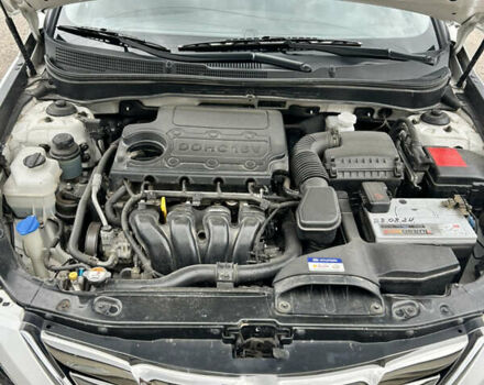 Белый Хендай Соната, объемом двигателя 2 л и пробегом 81 тыс. км за 10000 $, фото 14 на Automoto.ua