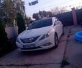 Белый Хендай Соната, объемом двигателя 2 л и пробегом 235 тыс. км за 7500 $, фото 1 на Automoto.ua