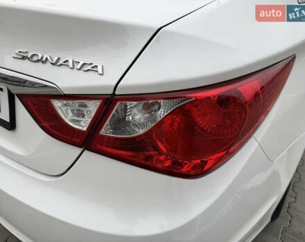 Белый Хендай Соната, объемом двигателя 2.36 л и пробегом 98 тыс. км за 12200 $, фото 7 на Automoto.ua