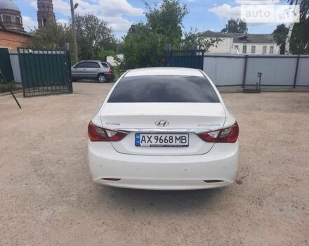 Білий Хендай Соната, об'ємом двигуна 2.4 л та пробігом 140 тис. км за 11000 $, фото 4 на Automoto.ua