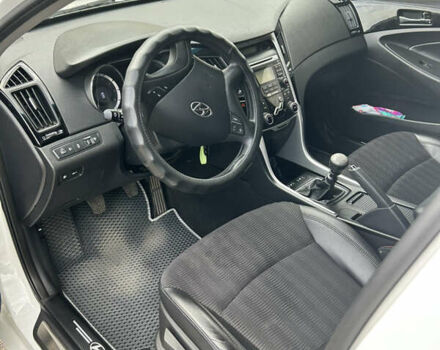 Белый Хендай Соната, объемом двигателя 2 л и пробегом 81 тыс. км за 10000 $, фото 11 на Automoto.ua