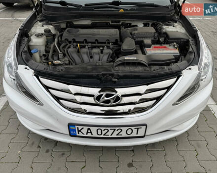 Белый Хендай Соната, объемом двигателя 2.36 л и пробегом 98 тыс. км за 12200 $, фото 24 на Automoto.ua