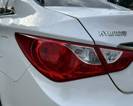 Белый Хендай Соната, объемом двигателя 2 л и пробегом 78 тыс. км за 10000 $, фото 30 на Automoto.ua