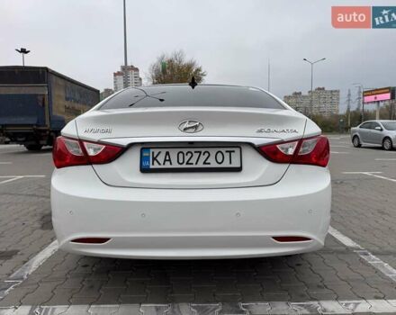 Белый Хендай Соната, объемом двигателя 2.36 л и пробегом 97 тыс. км за 13200 $, фото 3 на Automoto.ua