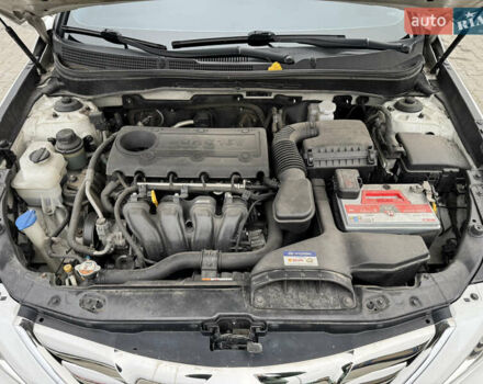 Белый Хендай Соната, объемом двигателя 2.36 л и пробегом 98 тыс. км за 12200 $, фото 25 на Automoto.ua