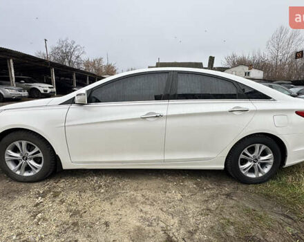 Белый Хендай Соната, объемом двигателя 2.36 л и пробегом 98 тыс. км за 12200 $, фото 2 на Automoto.ua