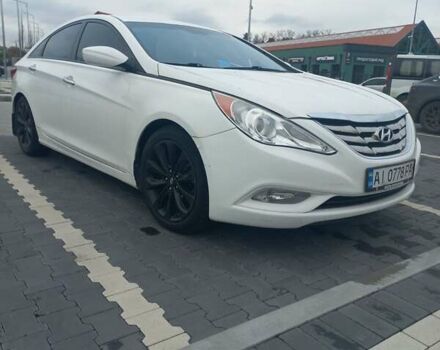 Белый Хендай Соната, объемом двигателя 2.36 л и пробегом 171 тыс. км за 8300 $, фото 1 на Automoto.ua