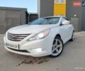 Белый Хендай Соната, объемом двигателя 2 л и пробегом 202 тыс. км за 8400 $, фото 1 на Automoto.ua