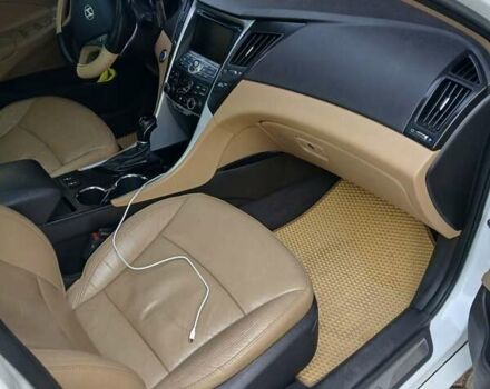 Белый Хендай Соната, объемом двигателя 2 л и пробегом 170 тыс. км за 9000 $, фото 7 на Automoto.ua