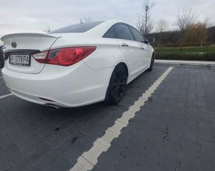 Белый Хендай Соната, объемом двигателя 2.36 л и пробегом 171 тыс. км за 8300 $, фото 3 на Automoto.ua